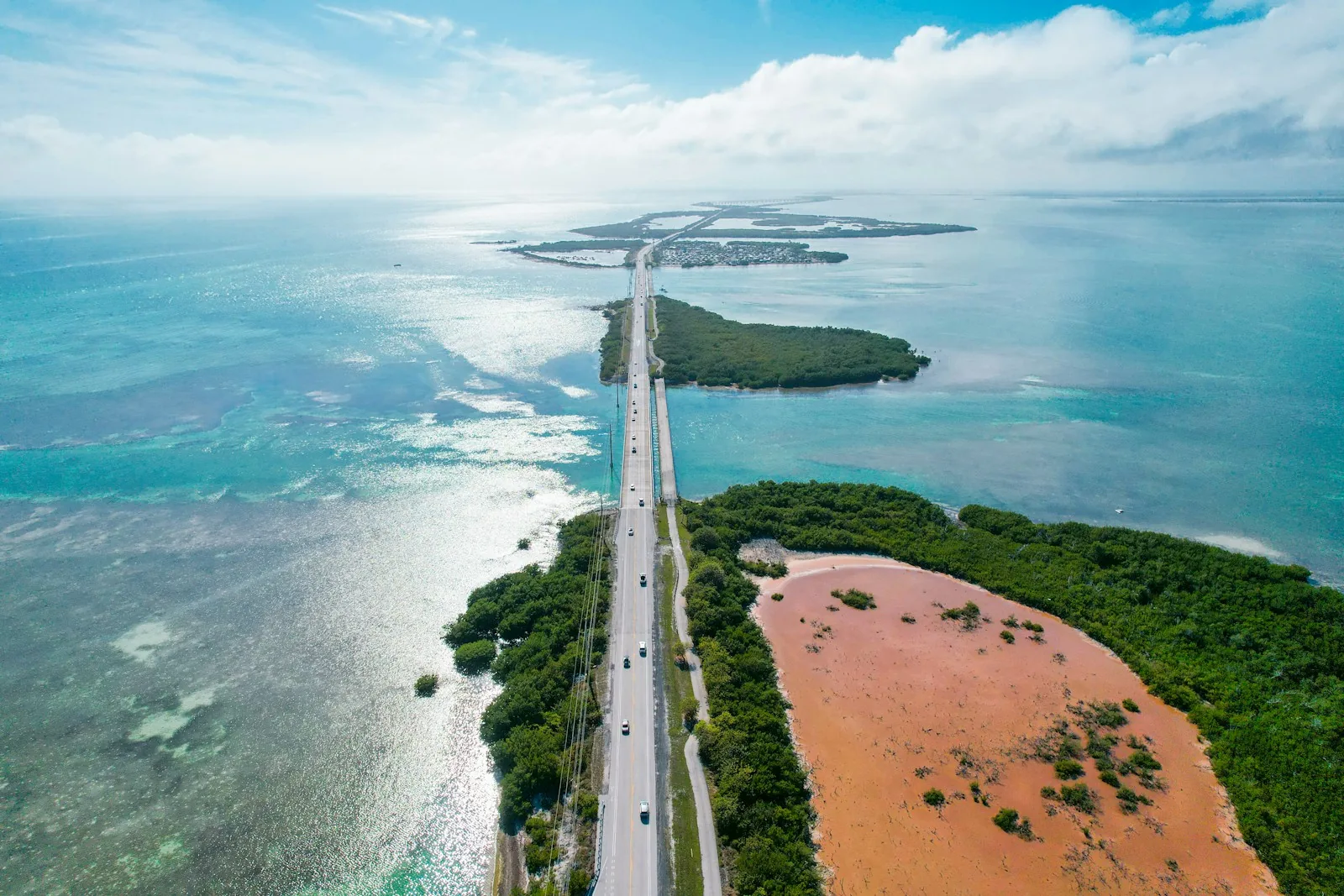 Overseas Highway zwischen den Inseln der Florida Keys aus der Luft