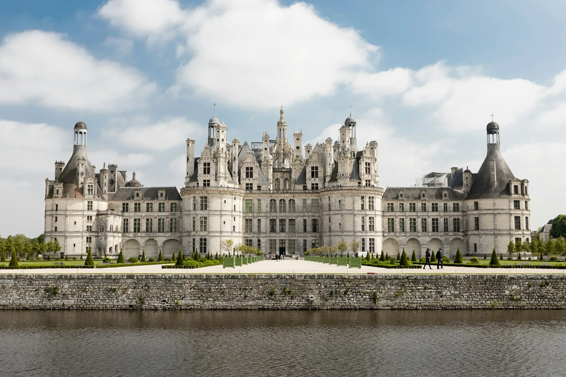 Schloss Chambord mit seinen Türmen und Schornsteinen an der Loire in Frankreich