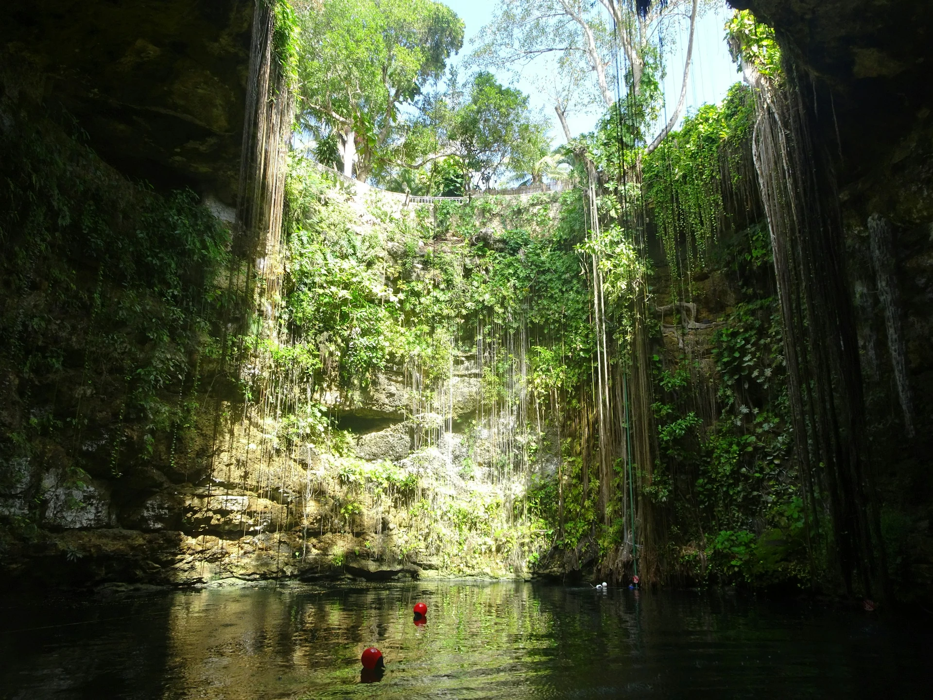 Cenote Ik-Kil auf der Halbinsel Yucatán in Mexiko