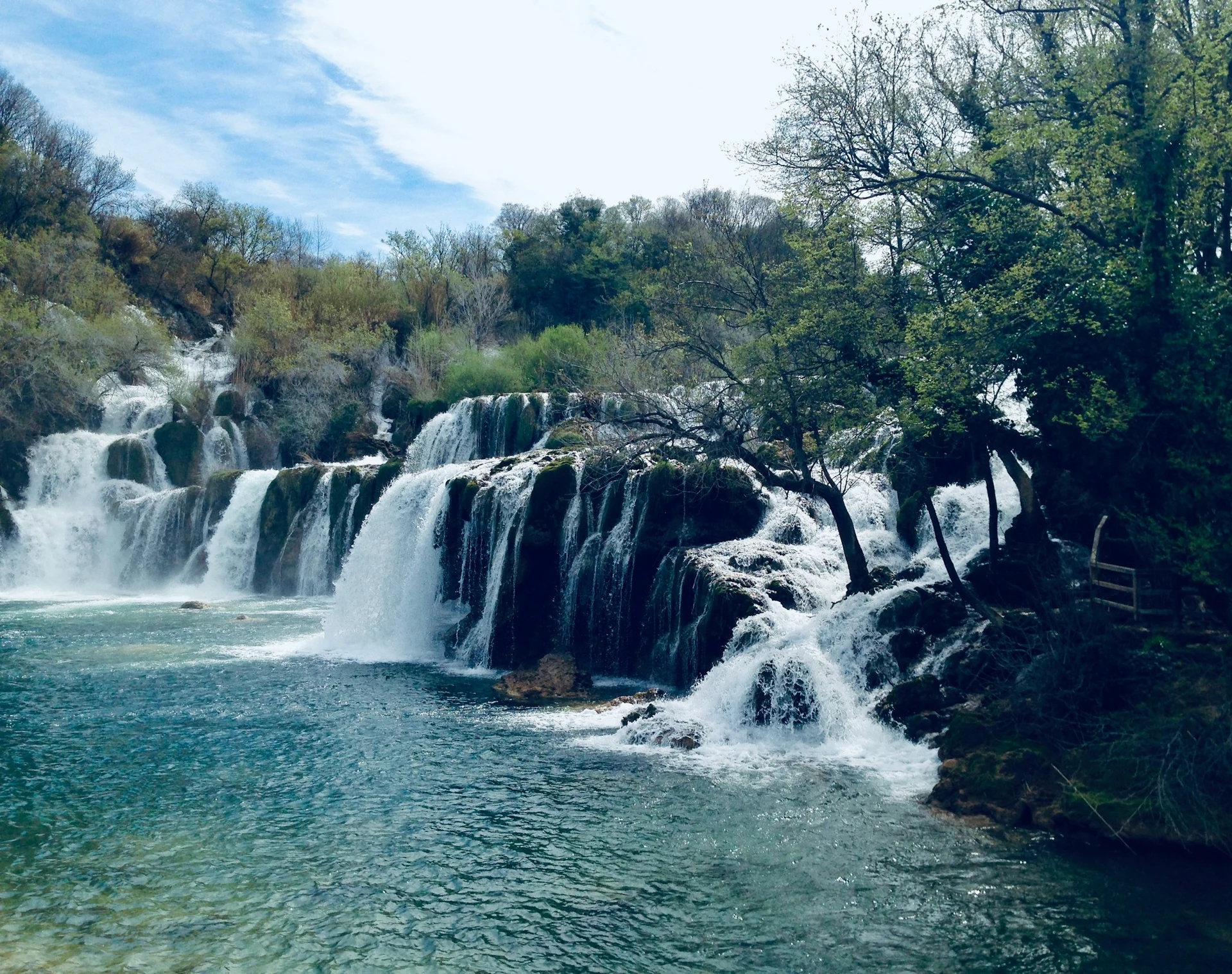 Breiter Wasserfall im Nationalpark Krka in Kroatien