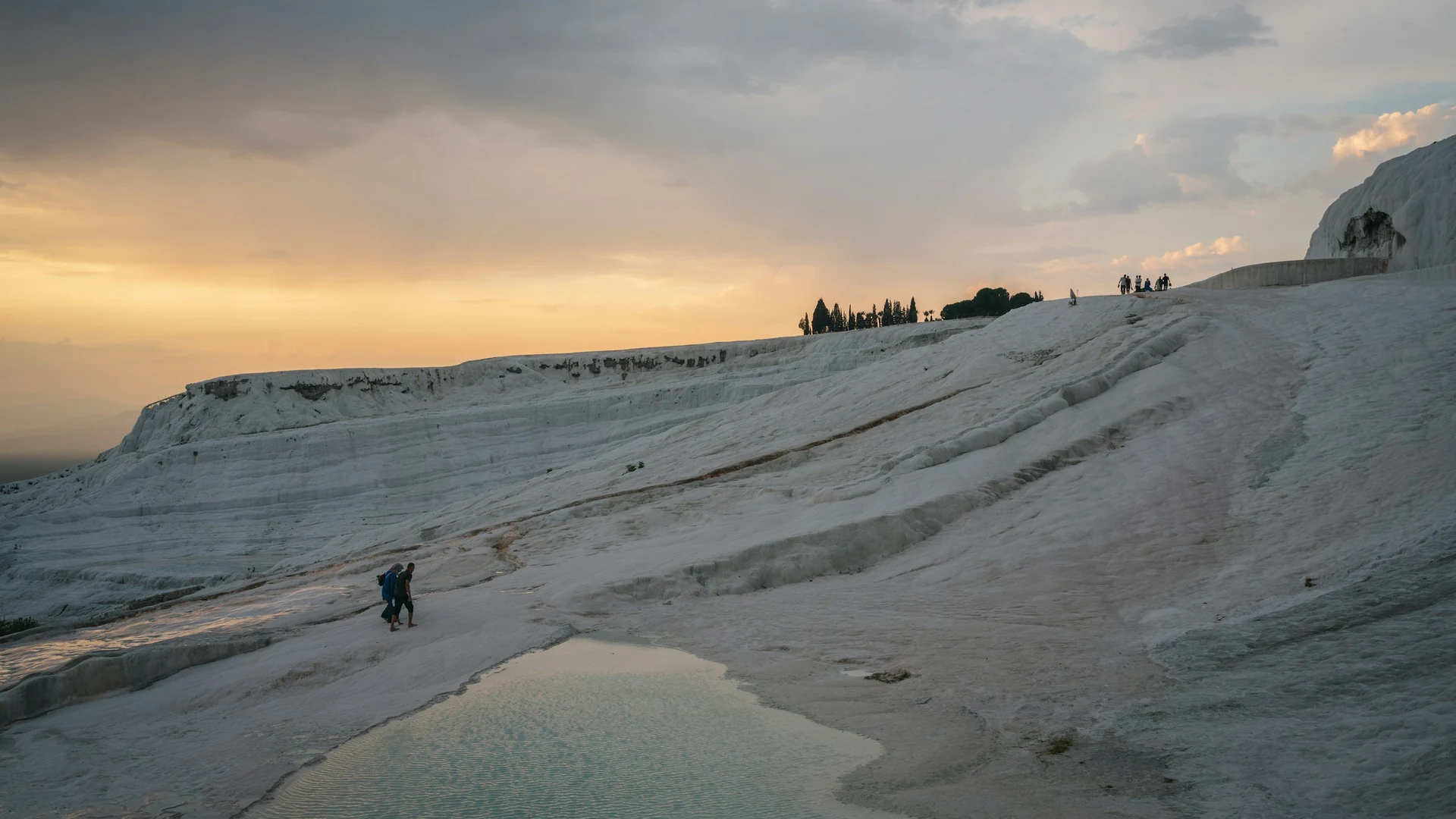 Weiße Sinterterrassen von Pamukkale in der Türkei